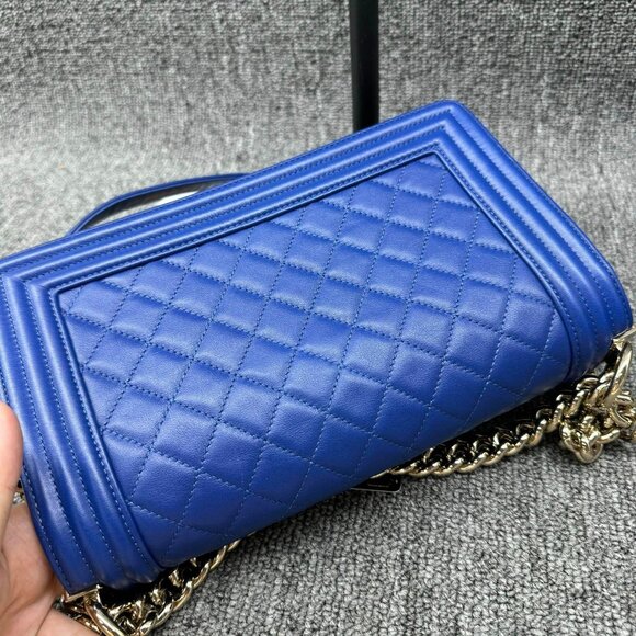 100% Authentic Chanel Boy Medium Caviar Shoulder Bag - Picture 2 of 14